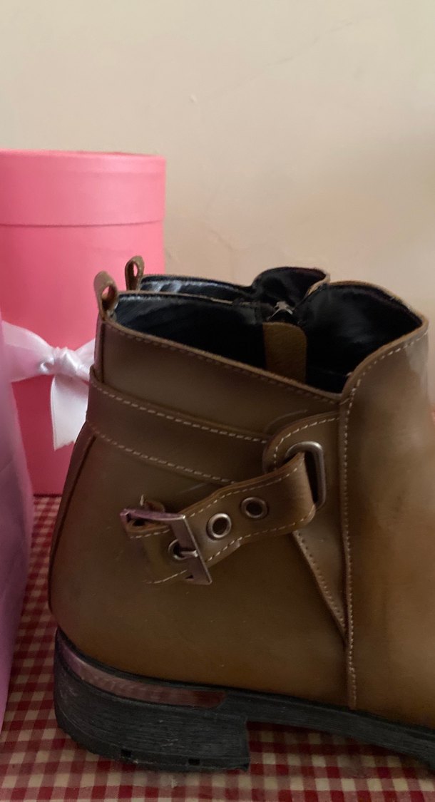 Kahverengi Tokalı Kadın Bot - Görsel 2