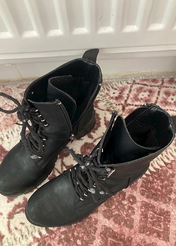 Siyah Süet Bağcıklı Gotik Kadın Bot - Görsel 2