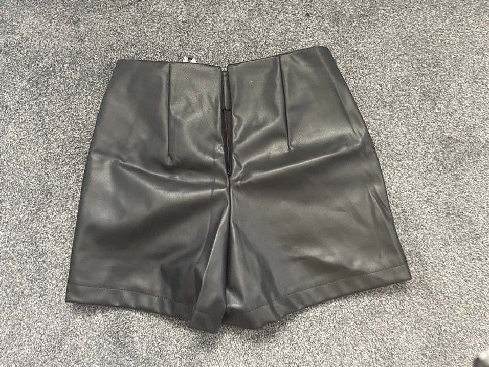 Kadın Siyah Deri Mini Şort - Görsel 2