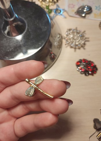 Altın Renkli Yusufçuk Şekilli Kolye Ucu Charm - Görsel 4