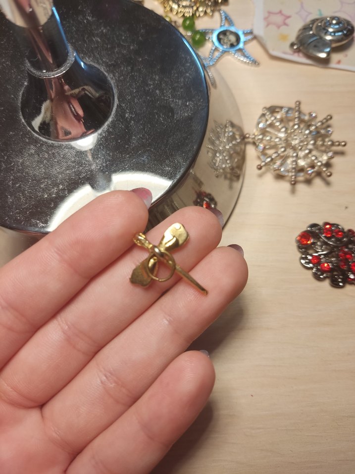 Altın Renkli Yusufçuk Şekilli Kolye Ucu Charm - Görsel 2