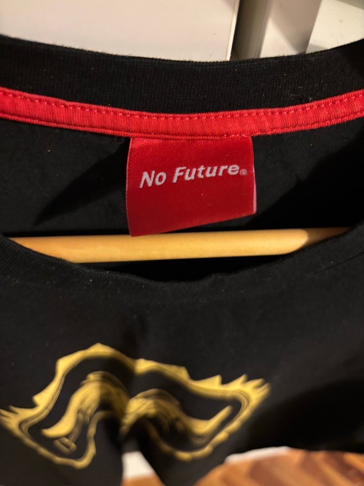 Siyah Altın Baskılı Rock Punk T-shirt - Görsel 3