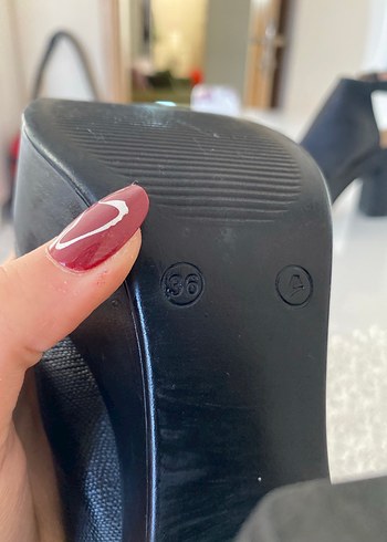 Siyah Süet Platform Topuklu Sandalet - Görsel 2