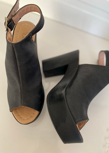 Siyah Süet Platform Topuklu Sandalet - Görsel 3