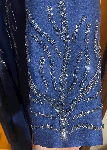 Uzun Kollu İşlemeli Mavi Abiye Elbise - Görsel 5