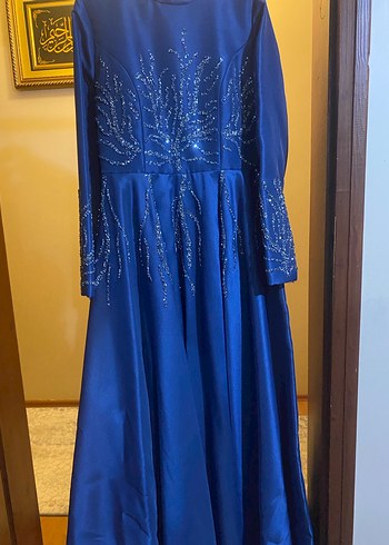 Uzun Kollu İşlemeli Mavi Abiye Elbise - Görsel 3