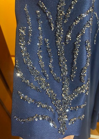 Uzun Kollu İşlemeli Mavi Abiye Elbise - Görsel 4