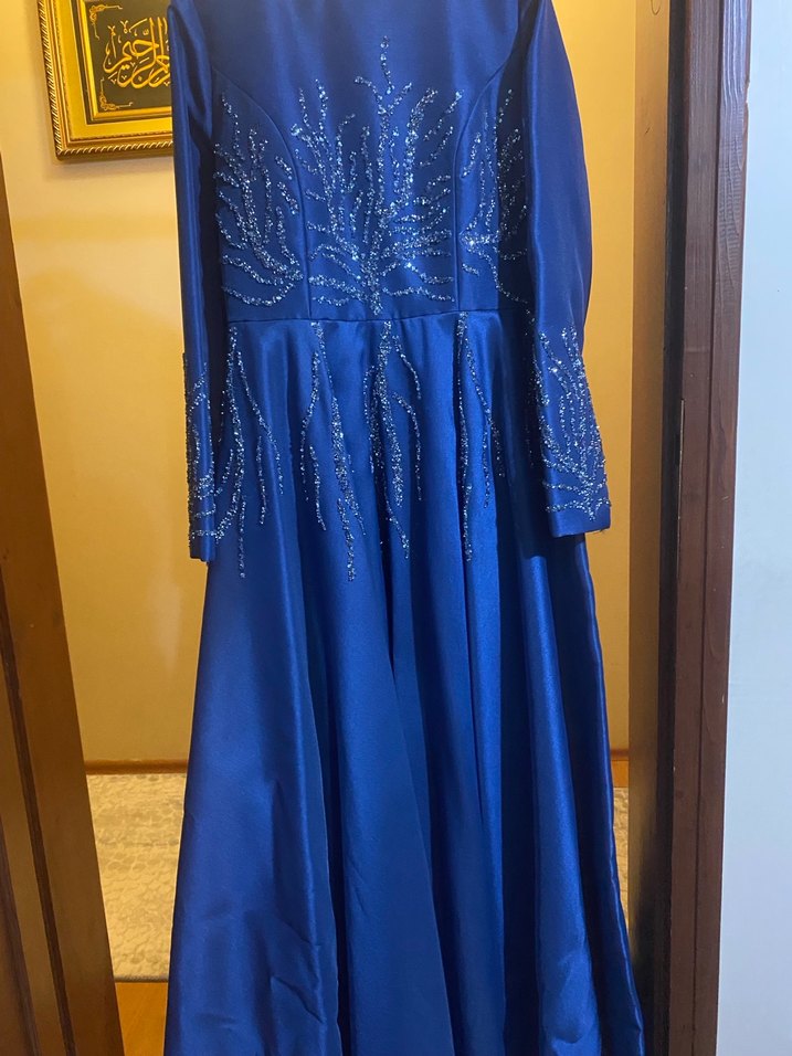 Uzun Kollu İşlemeli Mavi Abiye Elbise - Görsel 2