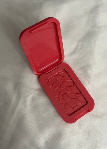 NYX Buttermelt Parlak Kırmızı Allık - Görsel 2