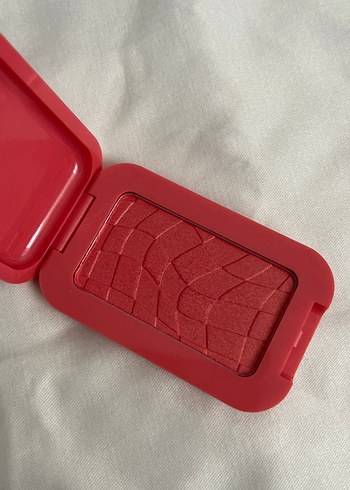 NYX Buttermelt Parlak Kırmızı Allık - Görsel 3