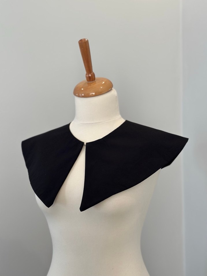 Kızlar için Siyah Dökümlü Yakalı Bolero - Görsel 2