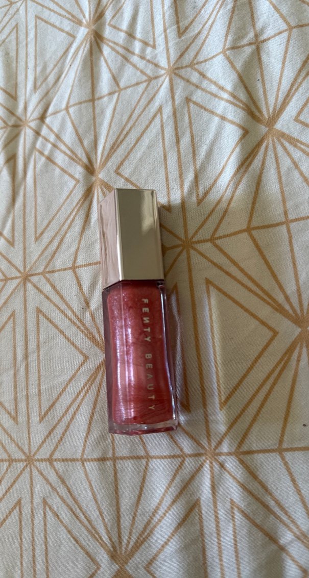 Fenty Beauty Parlak Bej Dudak Parlatıcısı02 numara - Görsel 2