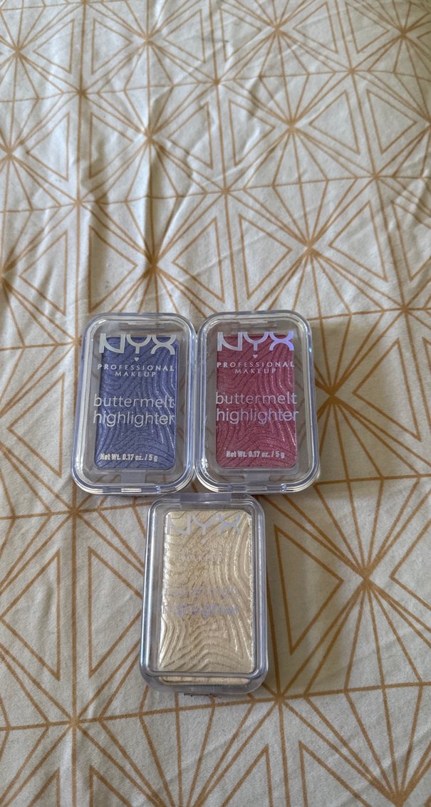 NYX Çok Renkli Buttermelt Aydınlatıcı Seti - Görsel 2