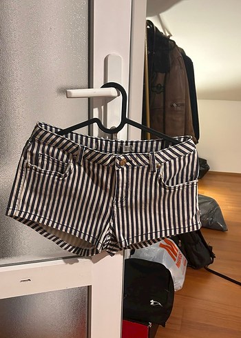 Çizgili Beyaz Mini Kot Şort - Görsel 3