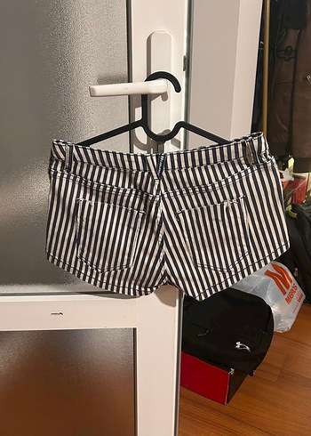 Çizgili Beyaz Mini Kot Şort - Görsel 2