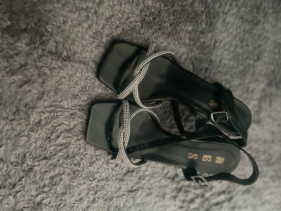 Siyah Parlak Yılan Desenli Tokalı Topuklu Ayakkabı - Görsel 2