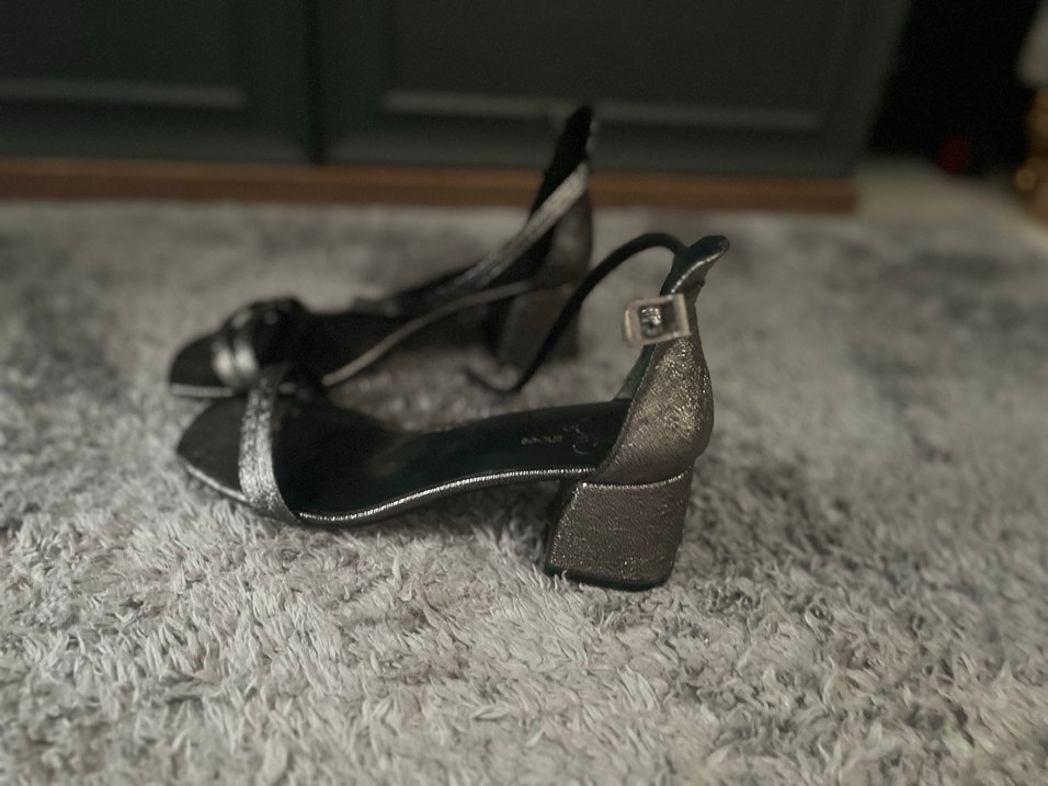 Kürk Detaylı Gri Yılan Desenli İnce Topuklu Ayakkabı - Görsel 2