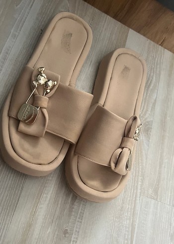 Crocs ürünü