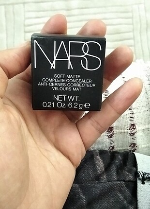 Nars soft matte custard rengi