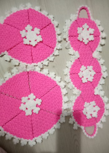 Mor ve beyaz el yapımı örgü süsler - Görsel 2