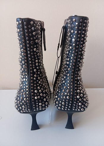 Zara Metal Zımbalı İnce Topuklu Bot - Görsel 4