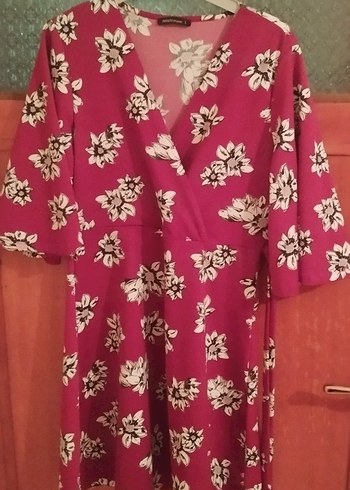 Pembe V Yaka Desenli elbise - Görsel 2