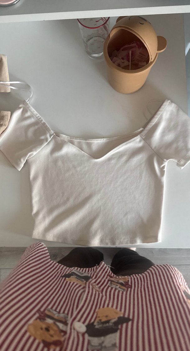 Beyaz v yaka crop - Görsel 2