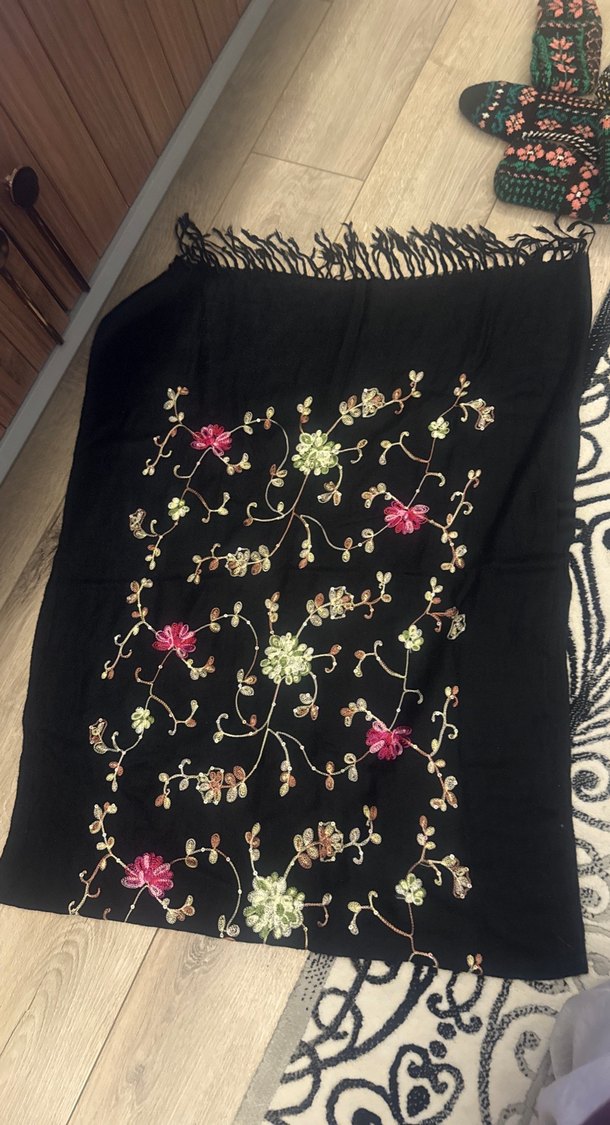 Çiçek İşlemeli Siyah Bohem Kadın Şal namaz örtüsü - Görsel 3
