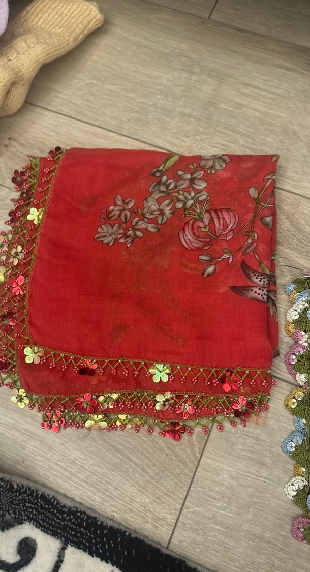 El işi Kırmızı boncuklu çember kadın eşarp - Görsel 3