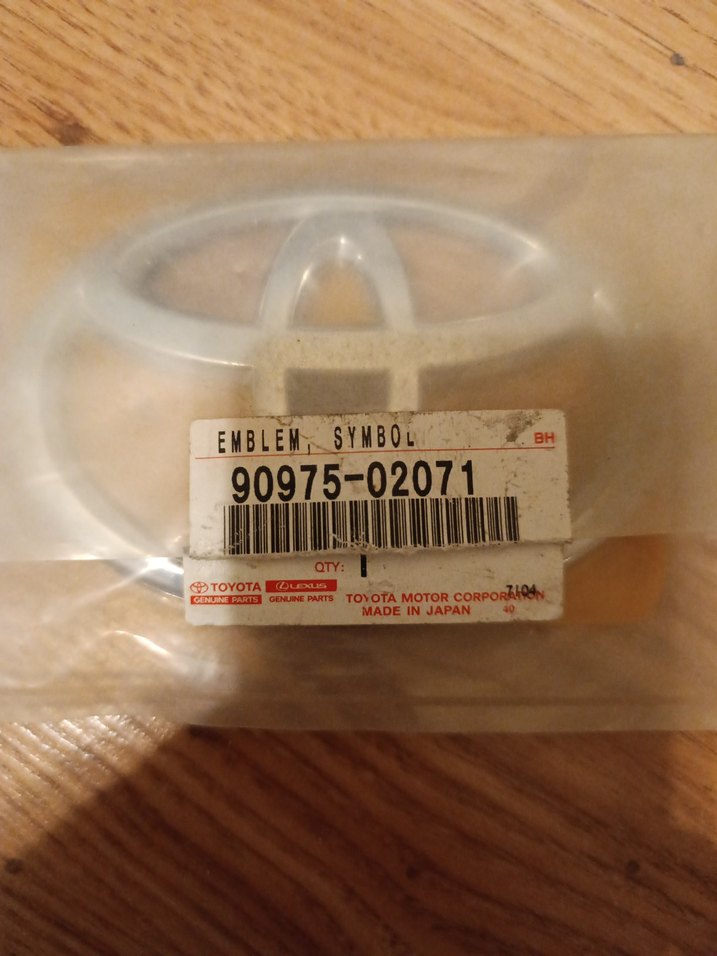 TOYOTA COROLLA 2007 - 2021 ARASI BAGAJ AMBLEM

ORJİNAL VE SIFIR - Görsel 2