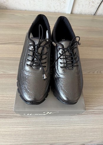 Gri Yılan Desenli Bağcıklı Kadın Spor Ayakkabı - Görsel 6