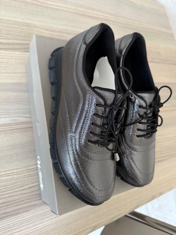 Gri Yılan Desenli Bağcıklı Kadın Spor Ayakkabı - Görsel 3