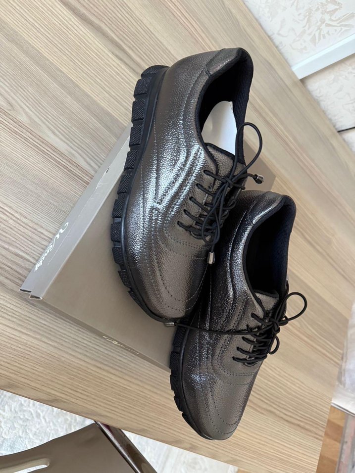 Gri Yılan Desenli Bağcıklı Kadın Spor Ayakkabı - Görsel 4