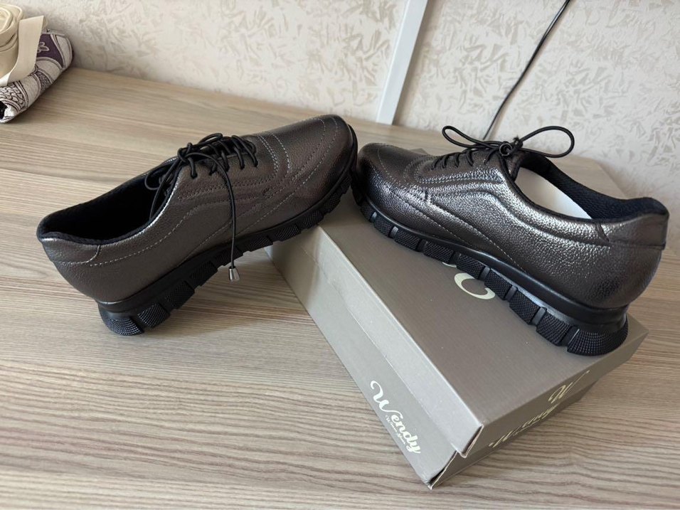 Gri Yılan Desenli Bağcıklı Kadın Spor Ayakkabı - Görsel 2