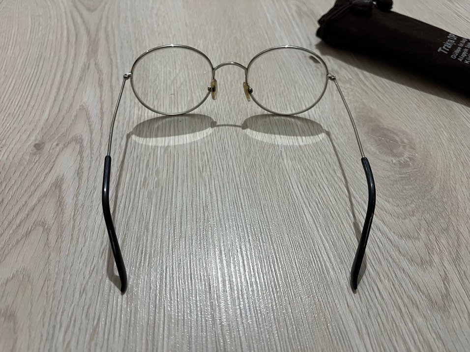 Gri Gözlük - Görsel 2