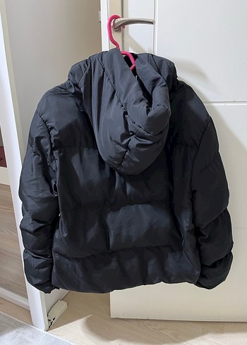 Siyah Kapüşonlu Kadın Kısa Mont - Görsel 2