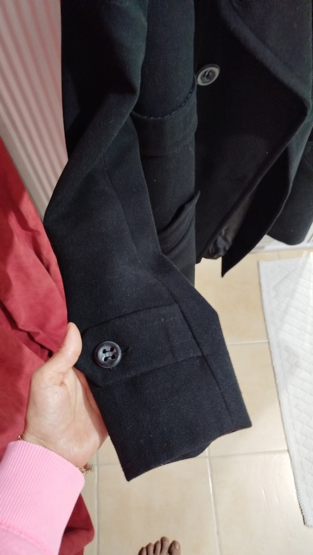 Düğmeli Siyah Kaban bayan - Görsel 3