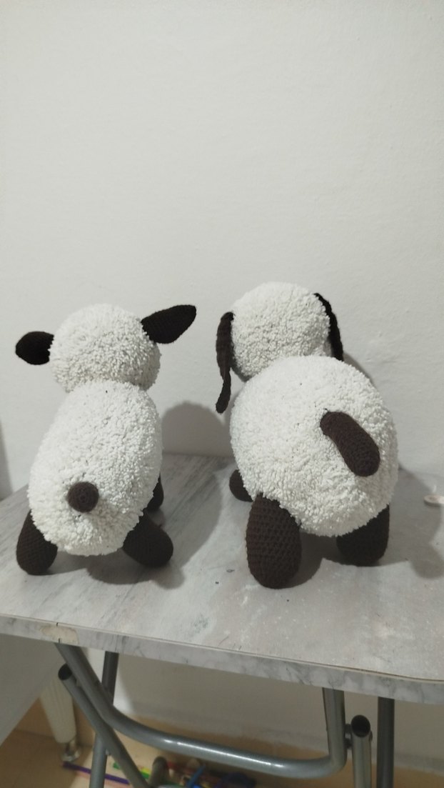 Beyaz ve Gri Peluş Köpek Oyuncakları - Görsel 2