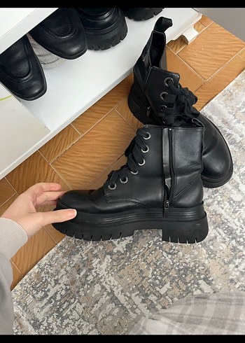 Zincir Detaylı Siyah Deri Platform Bot - Görsel 3