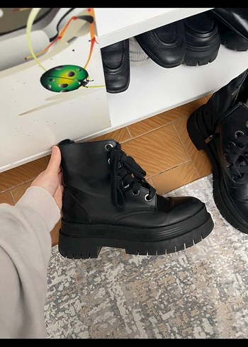 Zincir Detaylı Siyah Deri Platform Bot - Görsel 2