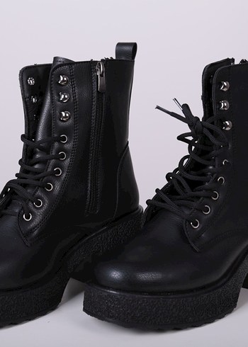 Siyah Bağcıklı Topuklu Gotik Bot - Görsel 4