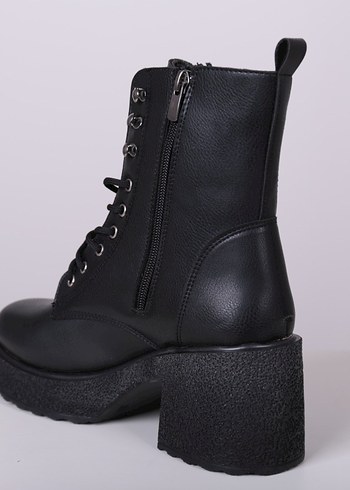 Siyah Bağcıklı Topuklu Gotik Bot - Görsel 3