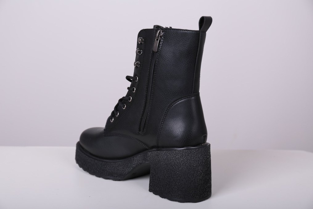 Siyah Bağcıklı Topuklu Gotik Bot - Görsel 3