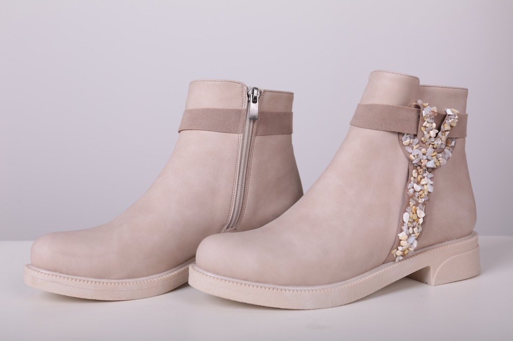 Bej Süet İşlemeli Tokalı Kadın Bot - Görsel 4