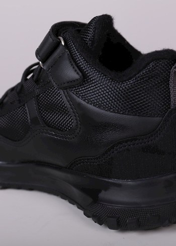 Siyah erkek çocuk sportif bot - Görsel 3