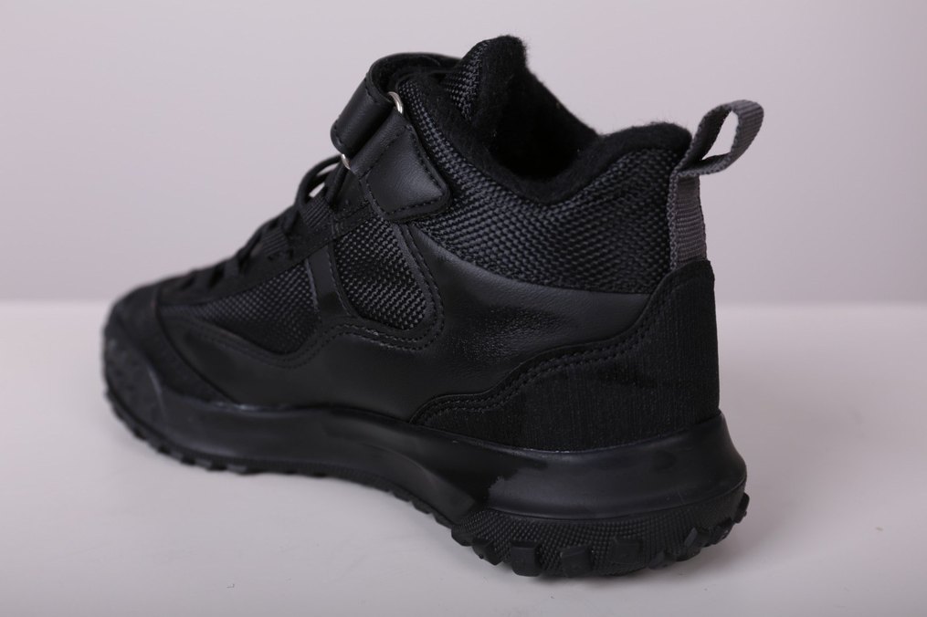 Siyah erkek çocuk sportif bot - Görsel 3