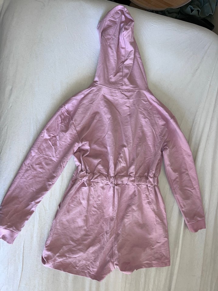 Pembe Kapüşonlu Kadın Kısa Tulum - Görsel 3