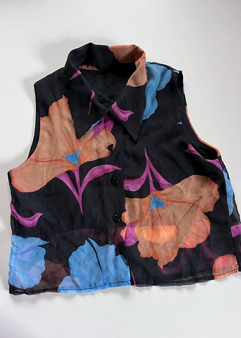 Düğmeli Kolsuz Çiçek Desenli Bluz - Görsel 2