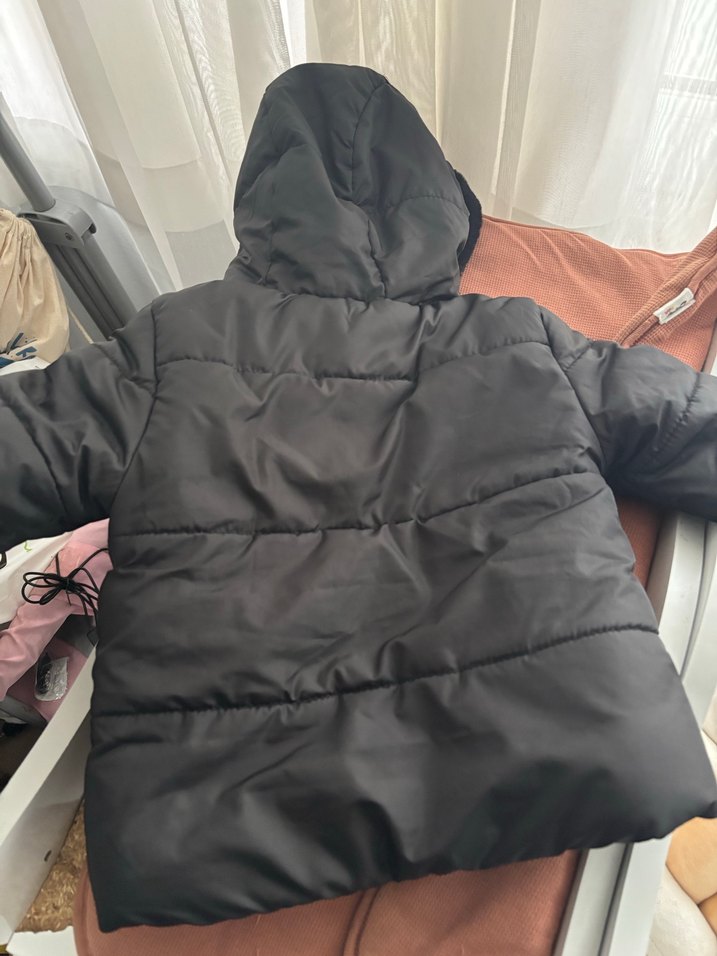 Siyah Erkek Çocuk Kürklü Kapüşonlu Mont - Görsel 2