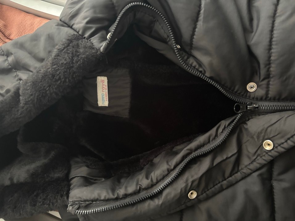 Siyah Erkek Çocuk Kürklü Kapüşonlu Mont - Görsel 3